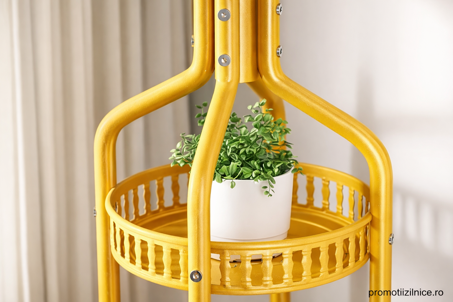 Cuier de podea metalic auriu 34 x 189 cm – cârlige multiple și 2 rafturi de depozitare pentru hol, dormitor sau birou PromotiiZilnice