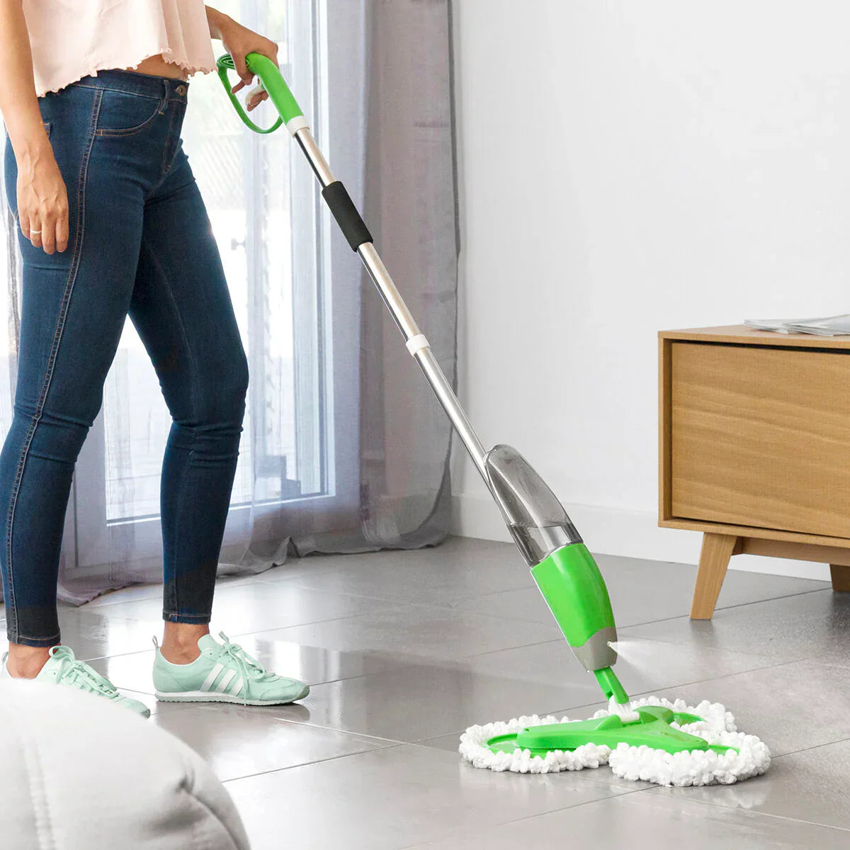 Mop triplu cu rezervor pulverizator, 3 capete rotative cu diametru 20 cm, 3 lavete microfibra, rezervor 600 ml - PromotiiZilnice