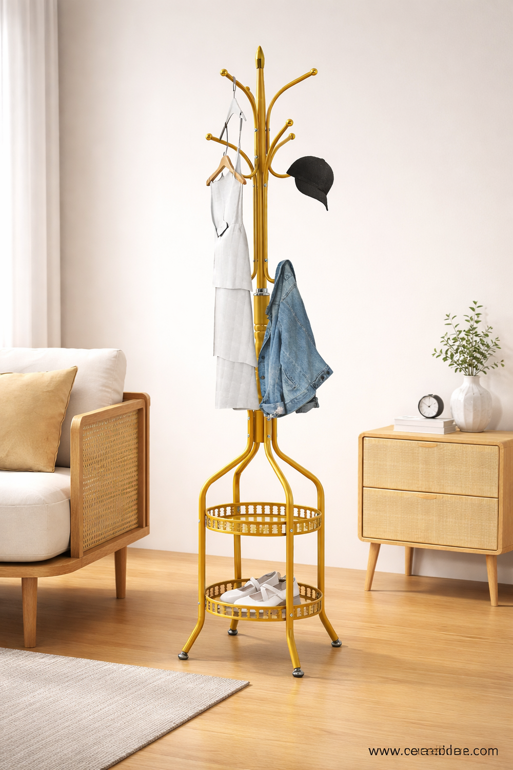 Cuier de podea metalic auriu 34 x 189 cm – cârlige multiple și 2 rafturi de depozitare pentru hol, dormitor sau birou PromotiiZilnice