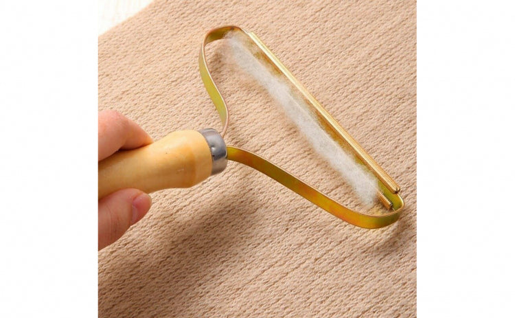 Dispozitiv pentru curatat scame si par de animale PromotiiZilnice