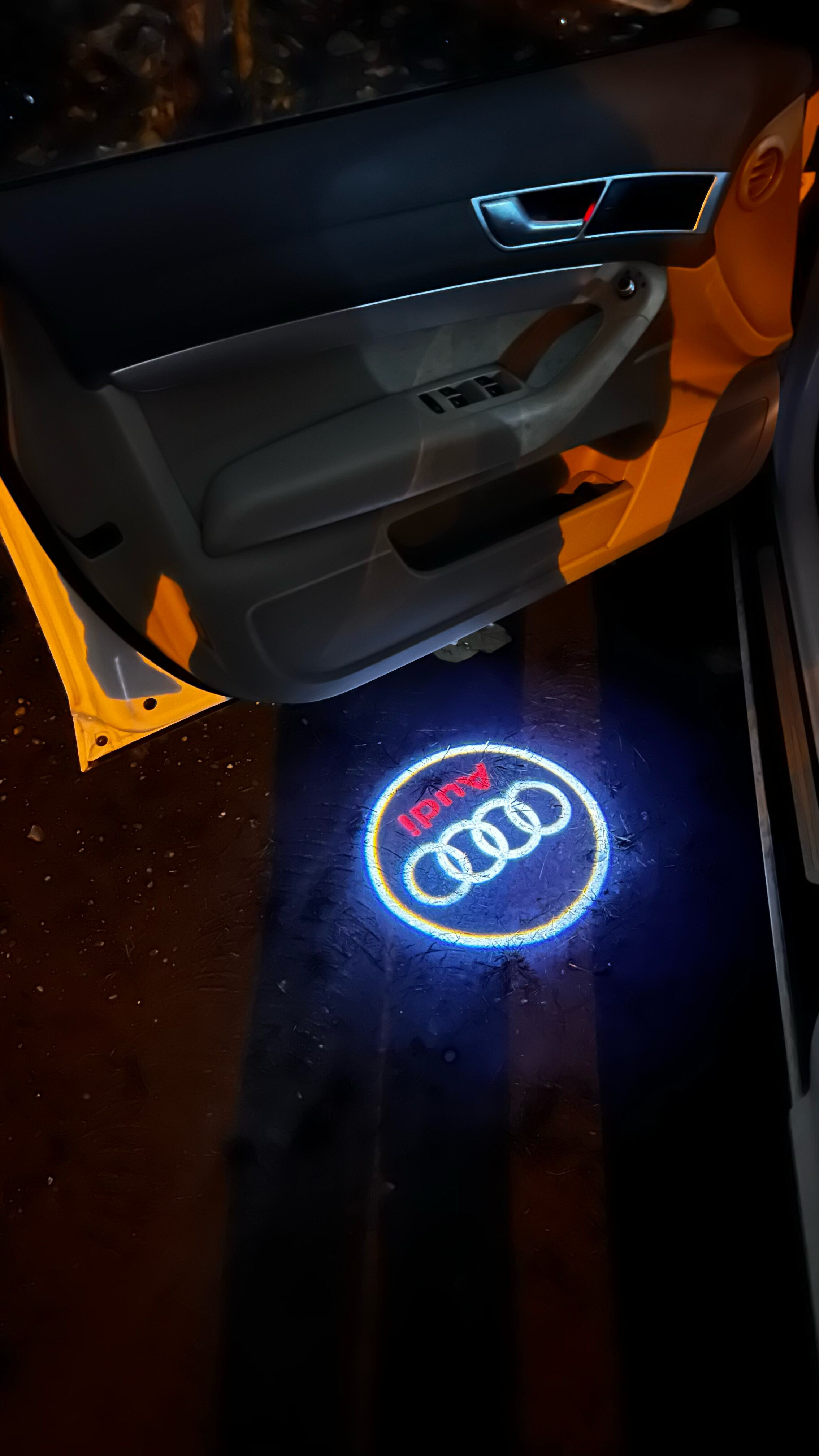 Proiectoare LED Logo Audi pentru portiere - PromotiiZilnice